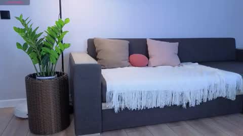 milanakowall online show from 3, 2, 2026