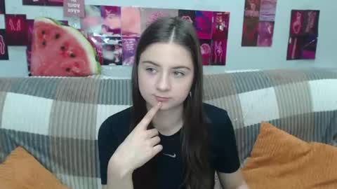 milanaroz online show from 2, 7, 2026