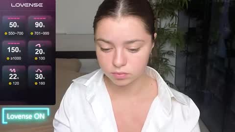 Snapshot of milania_hot_foxy chatting on 18, 9, 2025 Mila online show from 18, 9, 2025