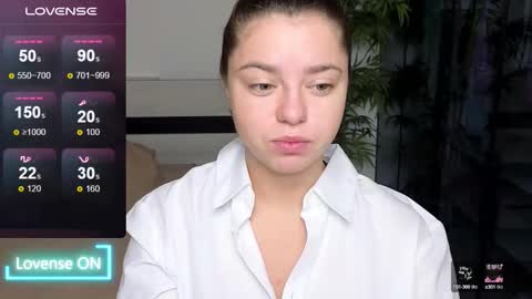 Snapshot of milania_hot_foxy chatting on 30, 9, 2025 Mila online show from 30, 9, 2025