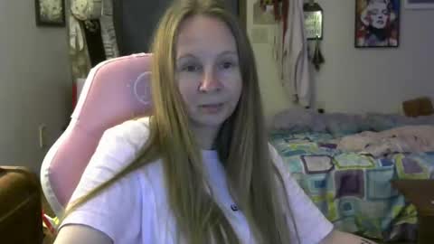 Snapshot of milastoned chatting on 22, 4, 2026 Mila online show from 22, 4, 2026