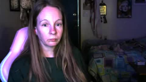 Snapshot of milastoned chatting on 23, 4, 2026 Mila online show from 23, 4, 2026