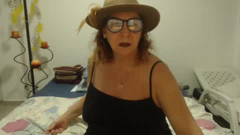 Snapshot of milchanell chatting on 5, 3, 2025 milchanell online show from 5, 3, 2025