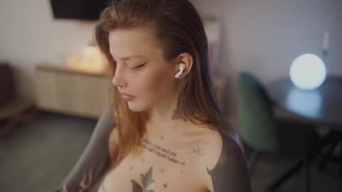 Snapshot of mileeena chatting on 21, 9, 2025 M Telegram mamagotachannel online show from 21, 9, 2025