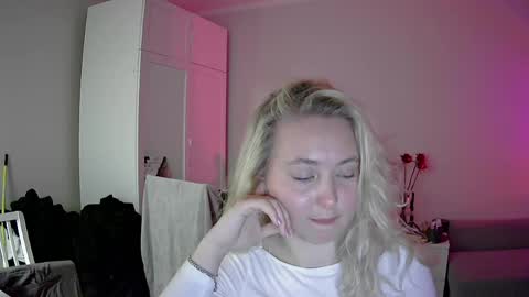 Snapshot of milena391630 chatting on 28, 4, 2026 Milena new nonude shy blonde natural online show from 28, 4, 2026