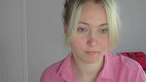 Snapshot of milena391630 chatting on 19, 5, 2026 Milena new nonude shy blonde natural online show from 19, 5, 2026