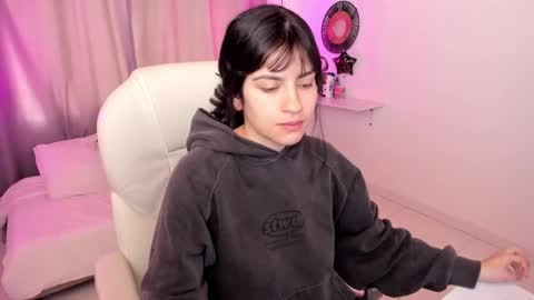 Snapshot of mileyberry chatting on 15, 9, 2025 IEY EY online show from 15, 9, 2025