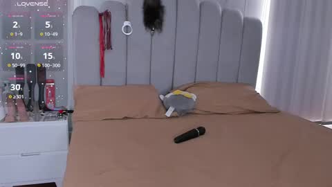 MILEY  online show from 8, 9, 2025