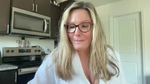 MIlf Goddess online show from 26, 10, 2025