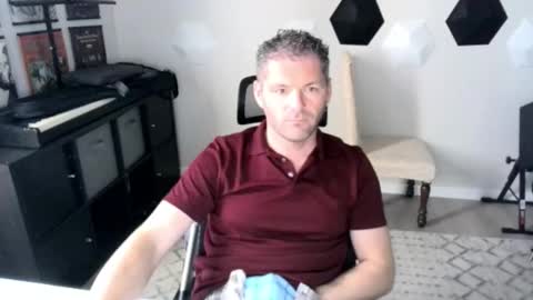 Snapshot of milf_hunter567 chatting on 19, 10, 2025 milf_hunter567 online show from 19, 10, 2025