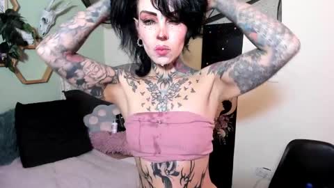 Isabella online show from 15, 10, 2025