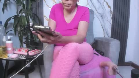 Snapshot of milf_sikiu chatting on 24, 5, 2026 milf sikiu online show from 24, 5, 2026