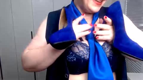 Snapshot of milfscarlette chatting on 11, 9, 2025 MilfScarlette online show from 11, 9, 2025