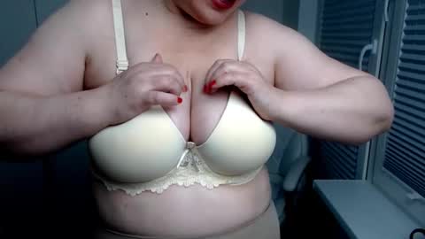 Snapshot of milfscarlette chatting on 17, 9, 2025 MilfScarlette online show from 17, 9, 2025