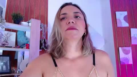 Snapshot of milfsecret69 chatting on 28, 7, 2026 Sara online show from 28, 7, 2026