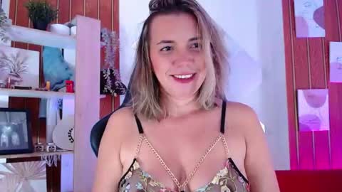 Snapshot of milfsecret69 chatting on 28, 7, 2026 Sara online show from 28, 7, 2026