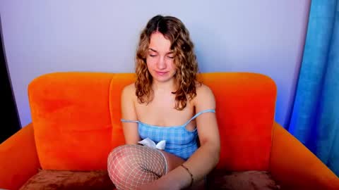 milkablond online show from 6, 3, 2025