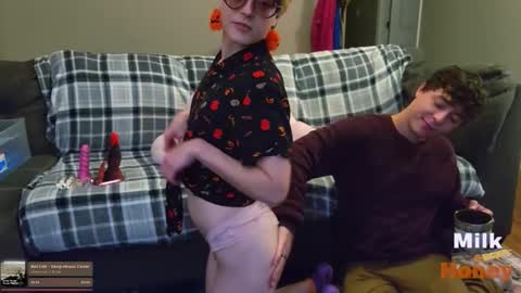 Snapshot of milkandhoneycams chatting on 28, 10, 2025 MilkandHoney online show from 28, 10, 2025