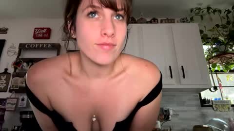 Snapshot of milkingmommy chatting on 9, 12, 2024 Milking Mommy online show from 9, 12, 2024