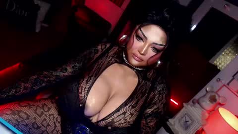 milkshakelavinia online show from 16, 2, 2025