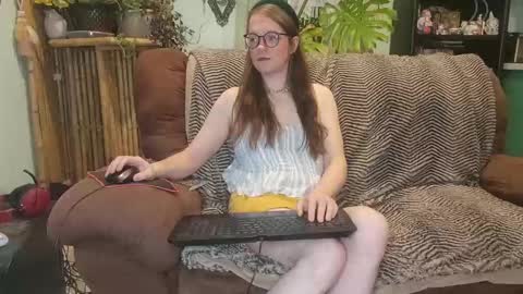 Snapshot of milkyseaofpeach chatting on 3, 1, 2025 Peach Doll online show from 3, 1, 2025