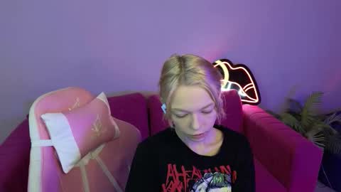 Snapshot of millaholt chatting on 13, 9, 2025 Hello Im Mila online show from 13, 9, 2025