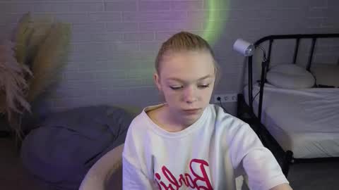 Snapshot of millaholt chatting on 17, 9, 2025 Hello Im Mila online show from 17, 9, 2025