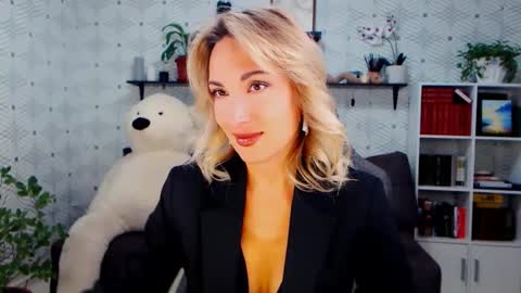 Snapshot of millaxqueen chatting on 28, 9, 2025 MillaXQueen online show from 28, 9, 2025