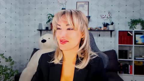 Snapshot of millaxqueen chatting on 5, 10, 2025 MillaXQueen online show from 5, 10, 2025