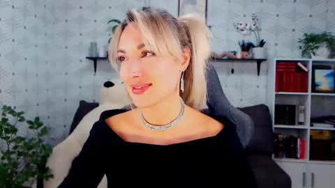 Snapshot of millaxqueen chatting on 29, 10, 2025 MillaXQueen online show from 29, 10, 2025