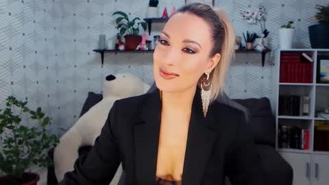 Snapshot of millaxqueen chatting on 15, 1, 2026 MillaXQueen online show from 15, 1, 2026