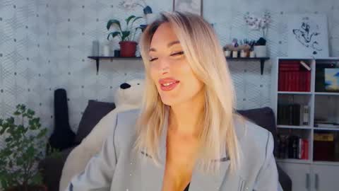 Snapshot of millaxqueen chatting on 6, 6, 2026 MillaXQueen online show from 6, 6, 2026
