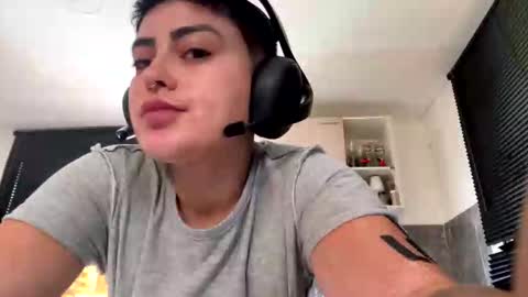 Im girl my name is Johana  online show from 21, 10, 2025
