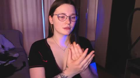 Snapshot of milliedoll chatting on 18, 4, 2026 Millie online show from 18, 4, 2026