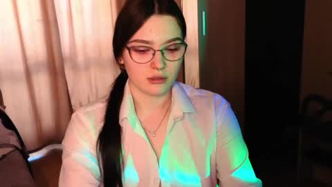 Snapshot of milliedoll chatting on 23, 4, 2026 Millie online show from 23, 4, 2026