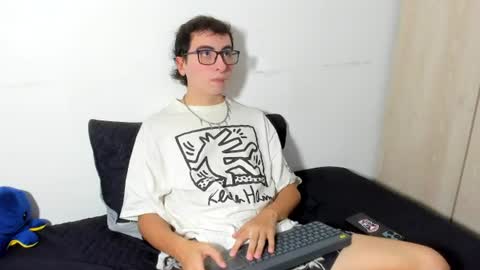 Snapshot of milogm_ chatting on 1, 7, 2026 milogm_ online show from 1, 7, 2026