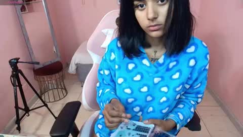 milu_carbajal_x online show from 12, 1, 2026