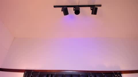 Milu Wallace  online show from 13, 12, 2024