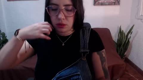 Snapshot of milu_w4llace chatting on 6, 3, 2026 Milu Wallace online show from 6, 3, 2026
