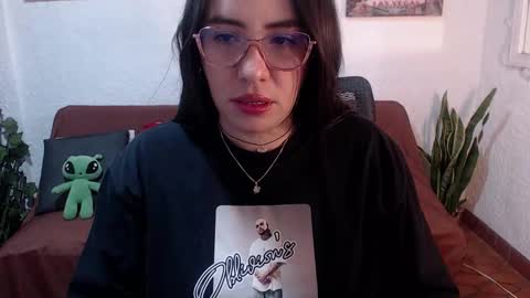 Snapshot of milu_w4llace chatting on 7, 3, 2026 Milu Wallace online show from 7, 3, 2026