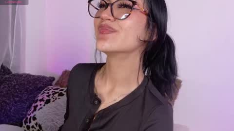 miluv19 online show from 15, 4, 2026