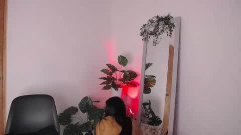 Mily Ortiz online show from 8, 11, 2025