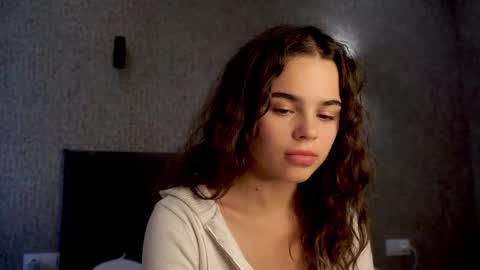 Snapshot of milycclars chatting on 26, 9, 2025 Linda online show from 26, 9, 2025