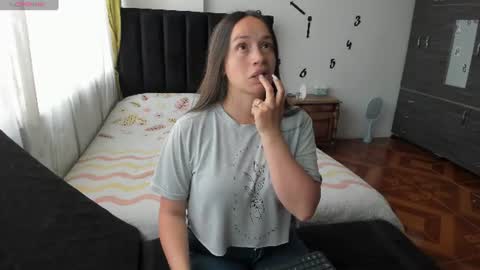 Snapshot of milysauria_ chatting on 27, 7, 2026 Mily online show from 27, 7, 2026