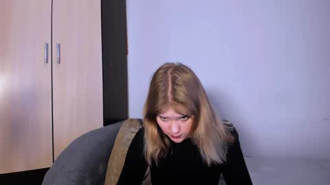 hi Im Mina  online show from 11, 12, 2024