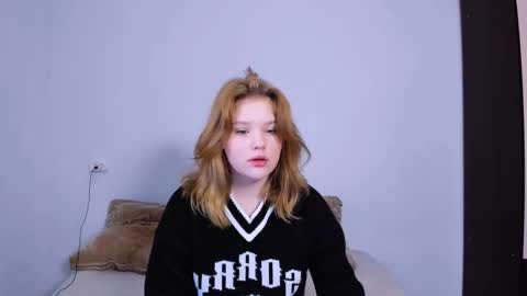 hi Im Mina  online show from 15, 10, 2025