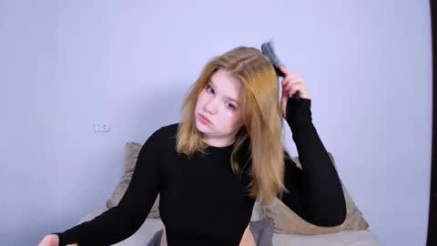 hi Im Mina  online show from 21, 10, 2025