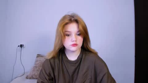 hi Im Mina  online show from 29, 10, 2025