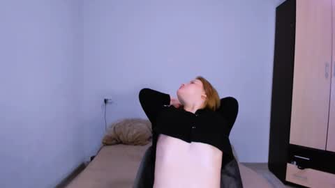 hi Im Mina  online show from 25, 11, 2025