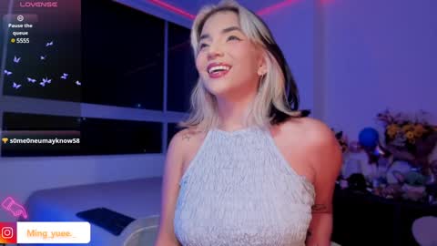 Snapshot of ming_yue_ chatting on 15, 1, 2025 My name is Fer Nice to meet you give it a thumbs up please its important online show from 15, 1, 2025